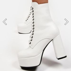 BRAND NEW Dolls Kill Lamoda white serenity platforms. Size 6